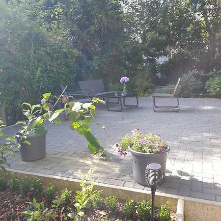 Romantisches 1 Zimmer-apartment Mit Garten An Der Weser Apartment Bremen