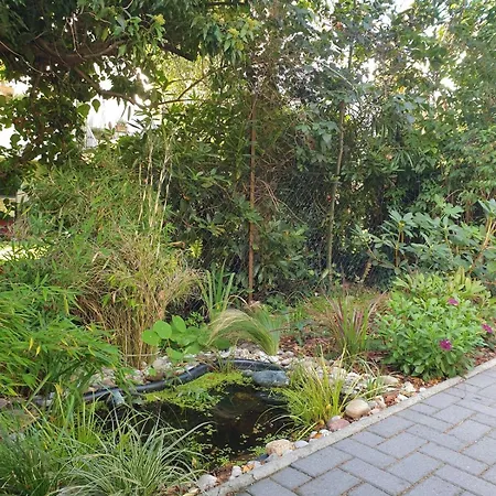 Romantisches 1 Zimmer-apartment Mit Garten An Der Weser Bremen